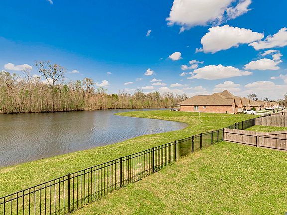 2nd image of 932 Shadow Bluff Dr