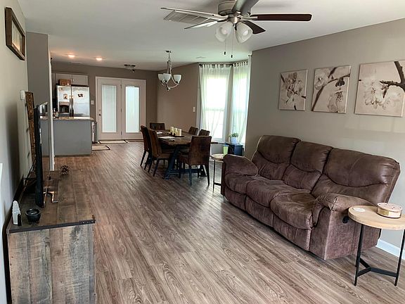 2nd image of 955 Big Sky Dr #Z