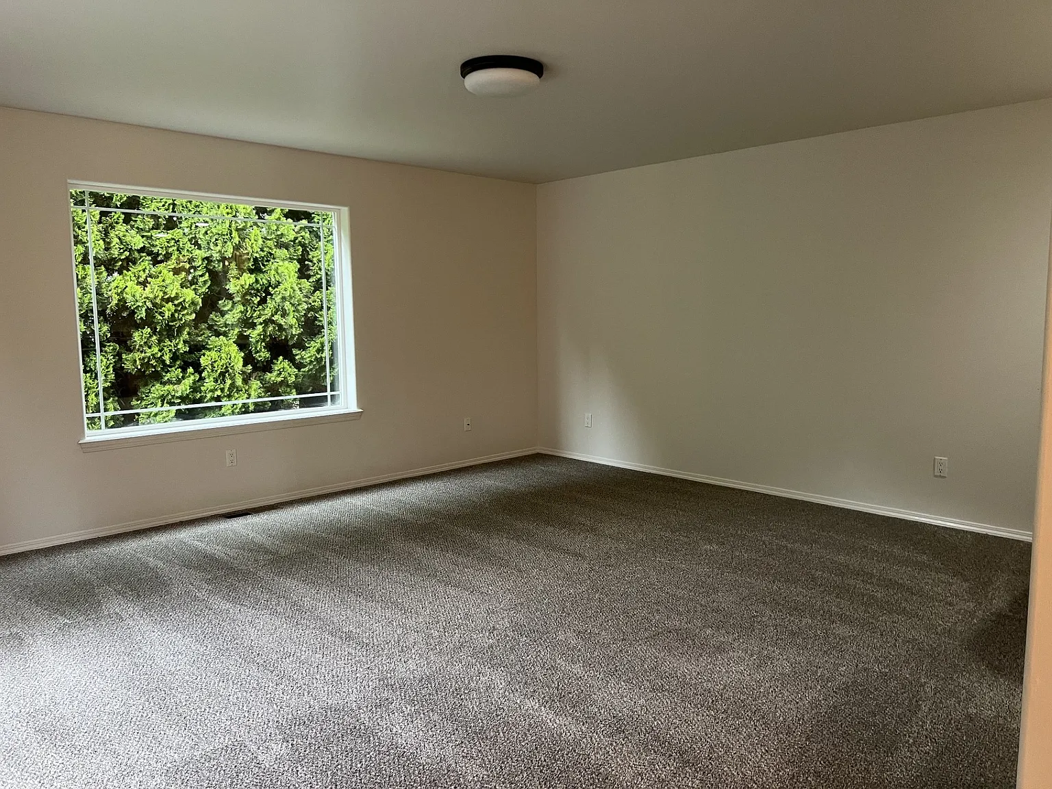 3 bed, 2.5 bath, 1600 sqft, $1,700 — Photo 3