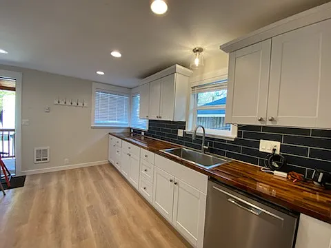 4724 7th Ave NE — Photo 26