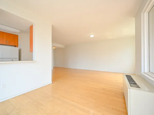 65 Oceana Drive East image 8 of 44