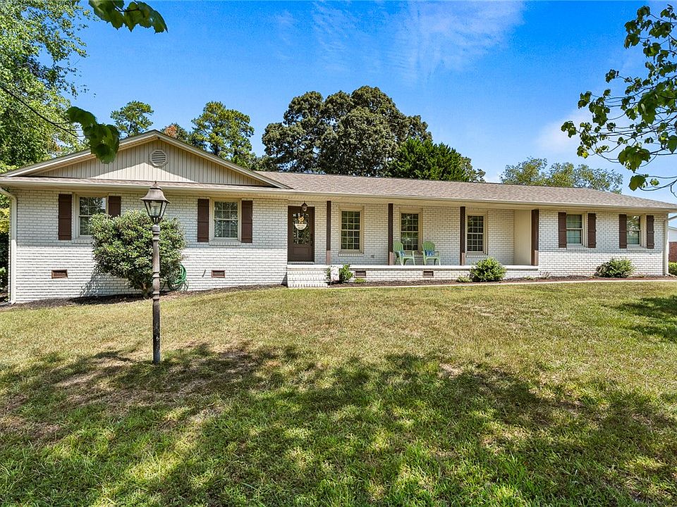1st image of 210 Robin Dr