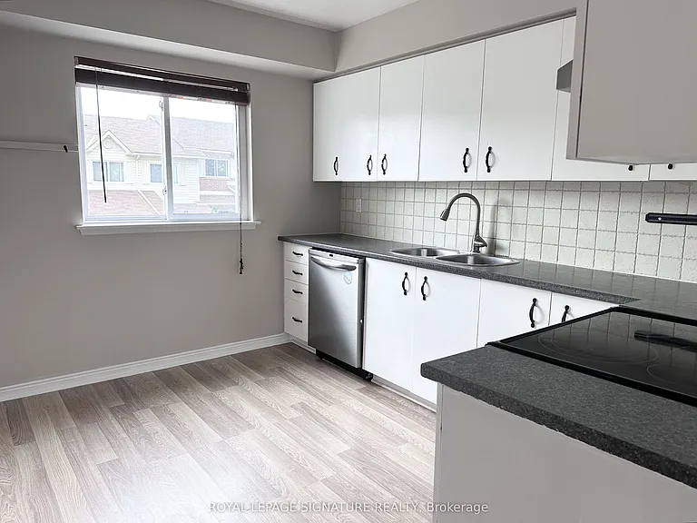 602 Gibney Cres — Photo 14