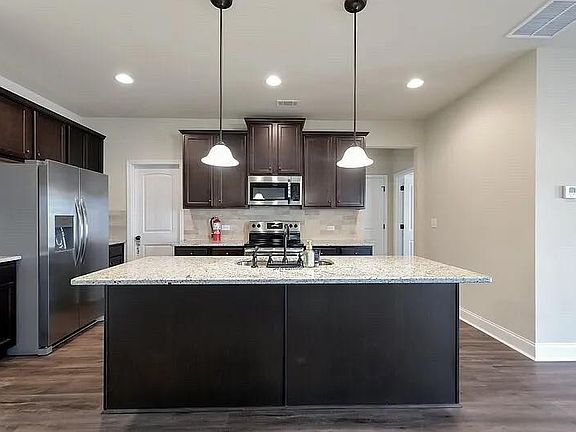 5th image of 2454 Walker Dr