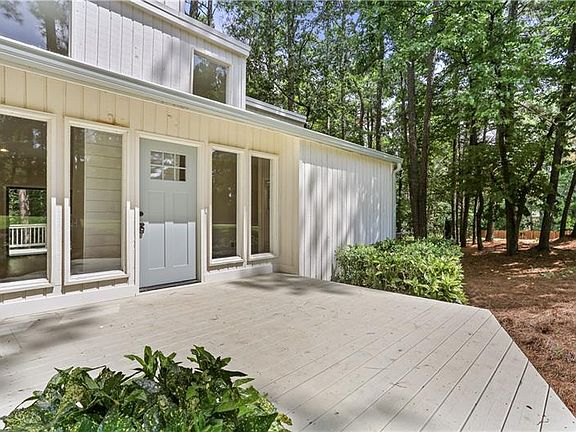3rd image of 3257 Cedar Bluff Dr NE