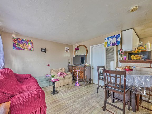 4th image of 1090 Elm Ave