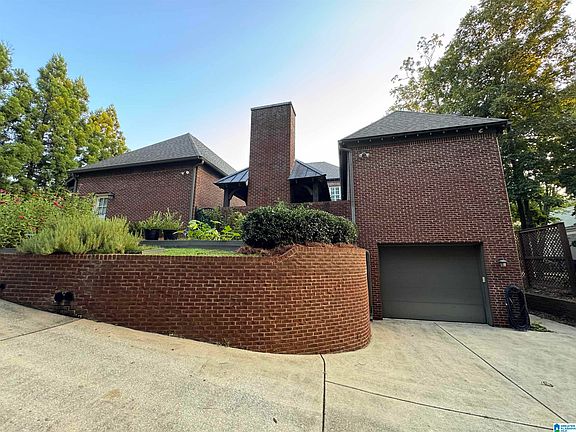 4th image of 628 Founders Park Dr W