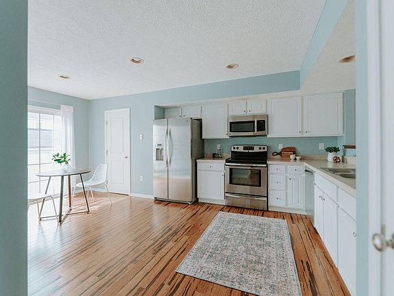 4th image of 5177 Horseshoe Falls Dr #8