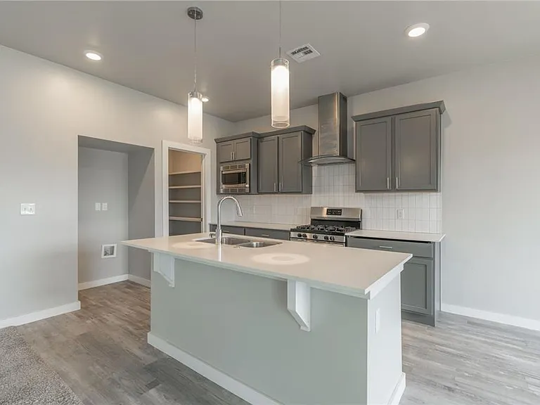 10720 NW 20th St — Photo 9