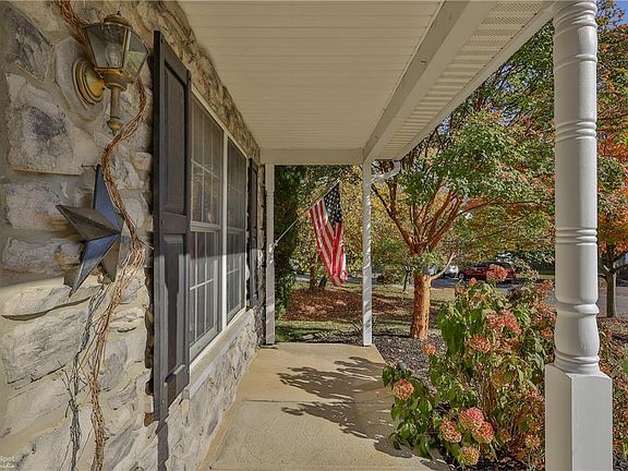 3rd image of 2490 Bruen Ln