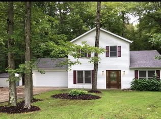 1374 Mercury Ct, Roaming Shores, OH 44085