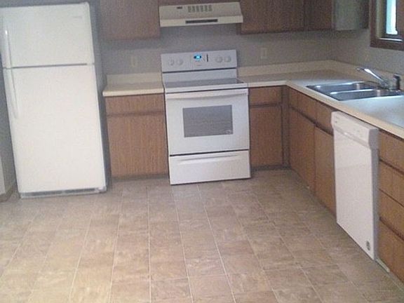 3rd image of 809 NE Ball Dr APT A