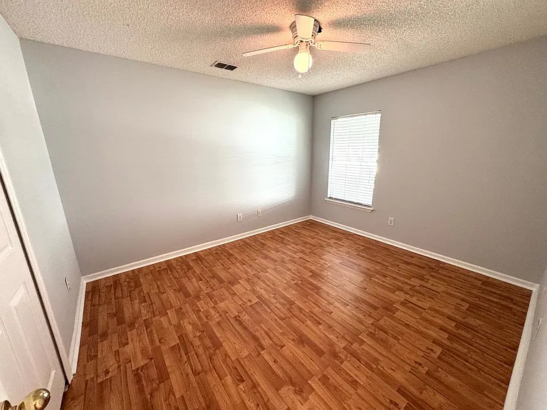 696 Hampton Downs Ct — Photo 15