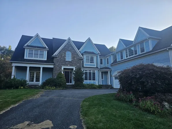 4 Shoestring Ln, Westwood, MA 02090