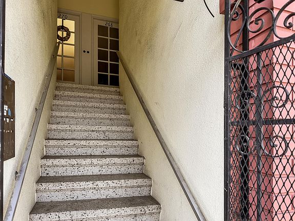 5th image of 266 Guerrero St