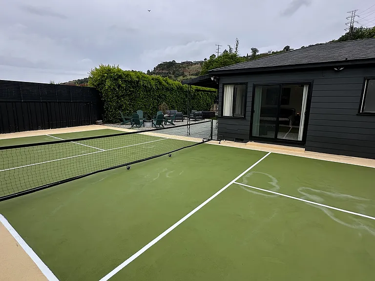 6752 Mulholland Dr — Photo 10