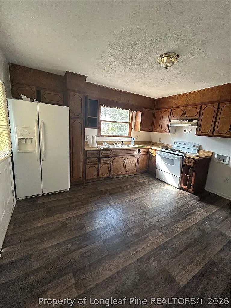 2 bed, 1.0 bath, 884 sqft, $1,100 — Photo 2