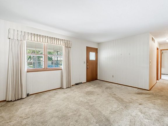 5th image of 1209 N Sunset Dr