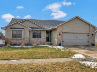 340 Centerpoint Dr S, Bourbonnais, IL 60914