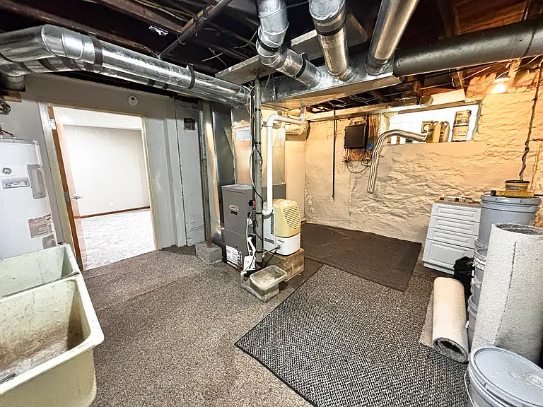 553 Foundry St — Photo 23
