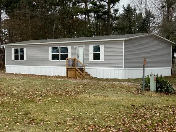 16805 Banker St, Constantine, MI 49042