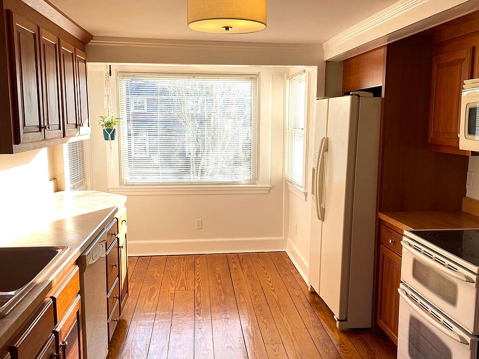 Kitchen features sunny breakfast nook at end