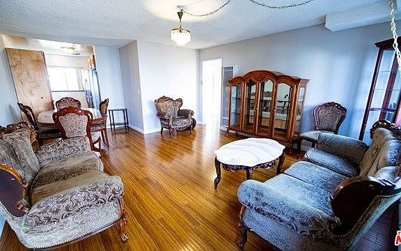 3rd image of 7133 N Coldwater Canyon Ave #2