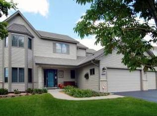 1547 Blackhawk Lake Dr, Eagan, MN 55122