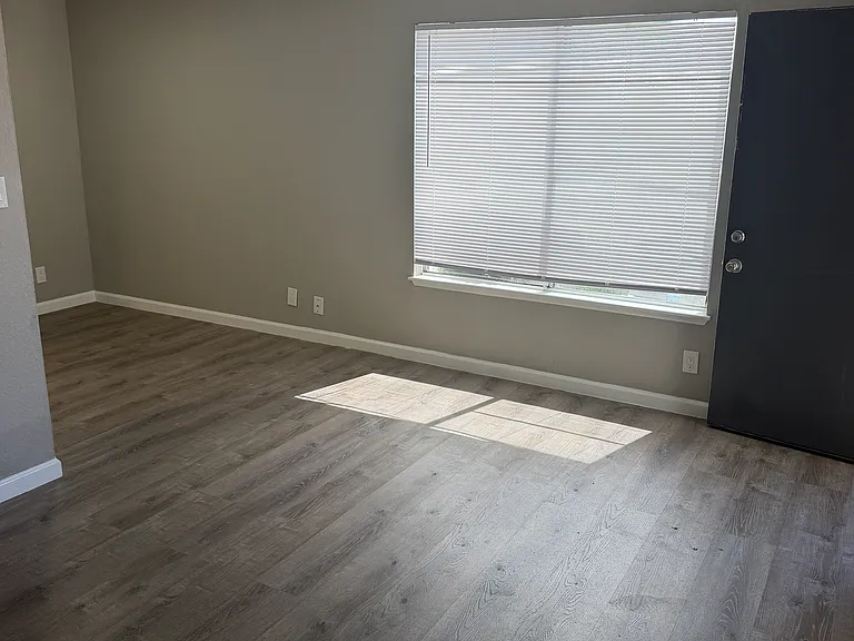 6420 Casada Way #6 — Photo 10