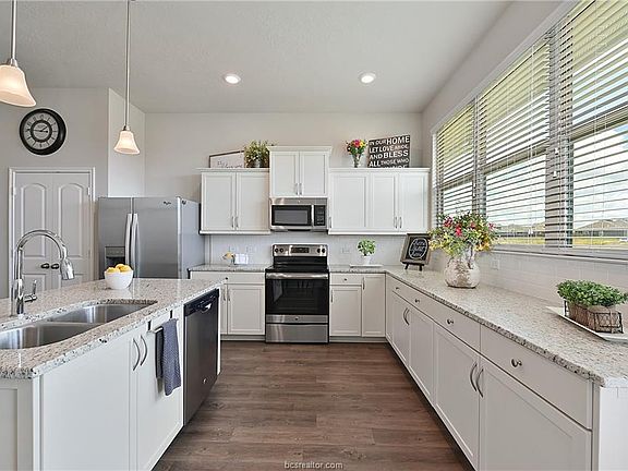 4th image of 2120 Dumfries Dr