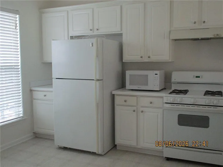 1112 Thornborough Dr — Photo 18
