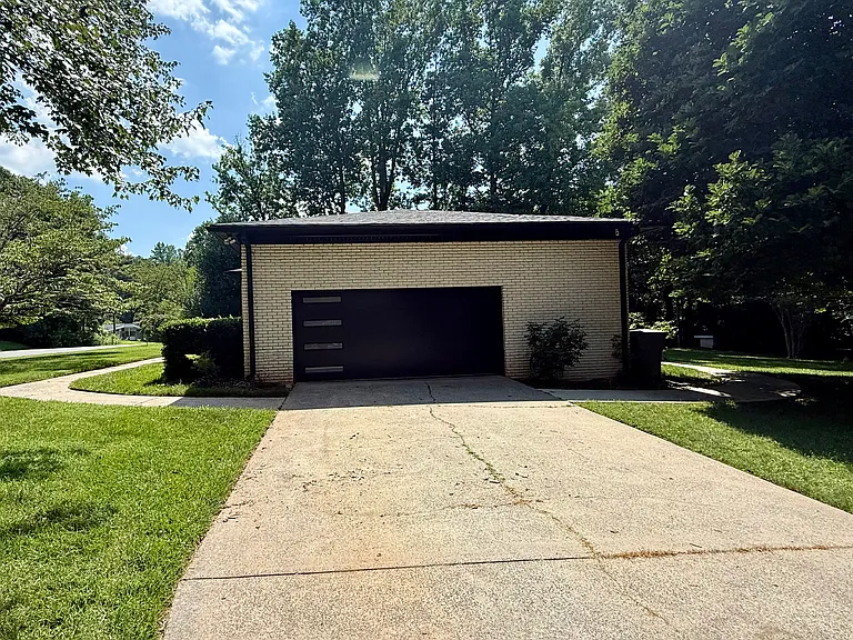 4371 La Brea Dr — Photo 5