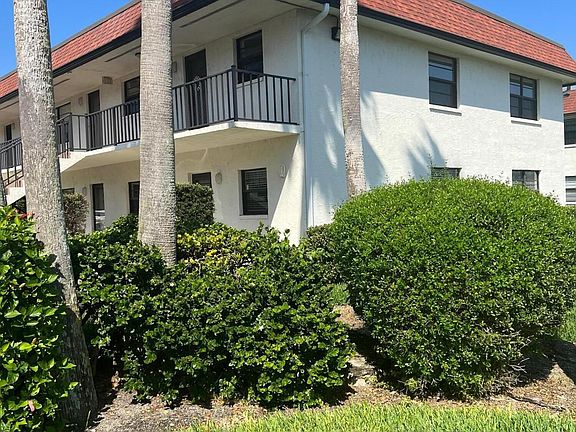 2nd image of 200 Saint Lucie Ln APT 505