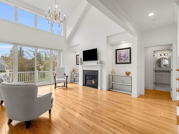 5th image of 23 Woodmere Dr #13