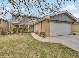 2211 Mary Jane Ln, Park Ridge, IL 60068