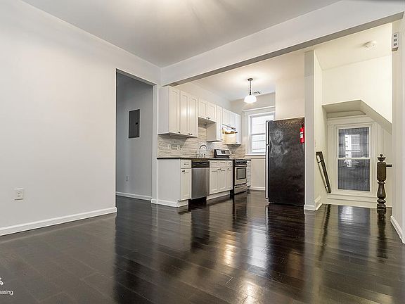3rd image of 141 Glenwood Ave #2