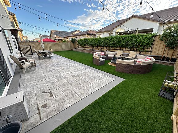 Huge 1,800 sq ft, fully landscaped backyard!