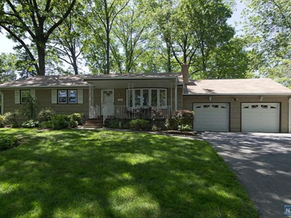 1st image of 231 Evergreen St