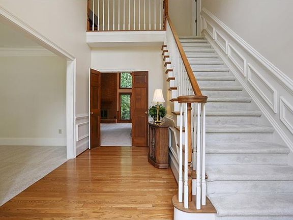 5th image of 8920 Laurel Way