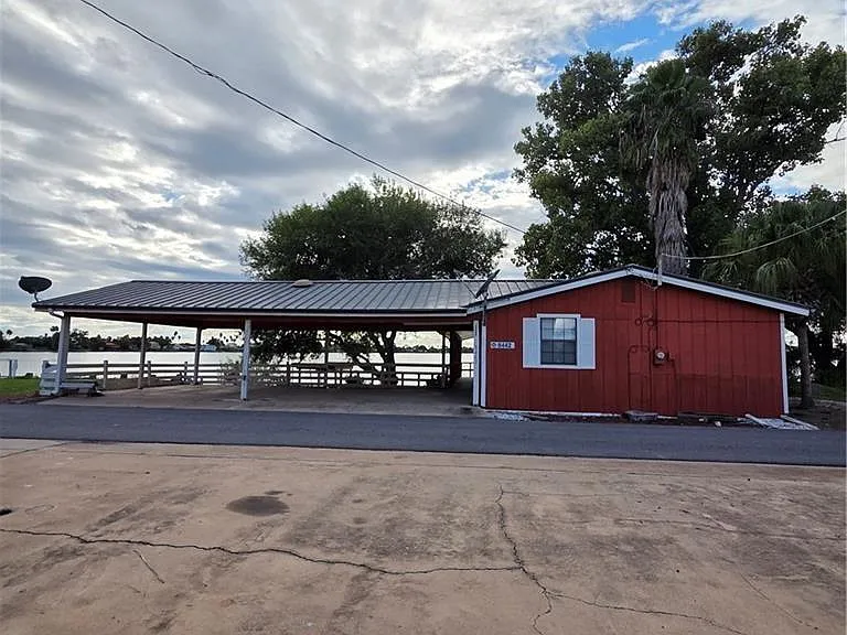 8442 Lago Vista Dr — Photo 2