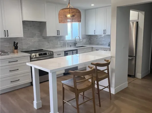 15 15th St APT 19, Hermosa Beach, CA 90254