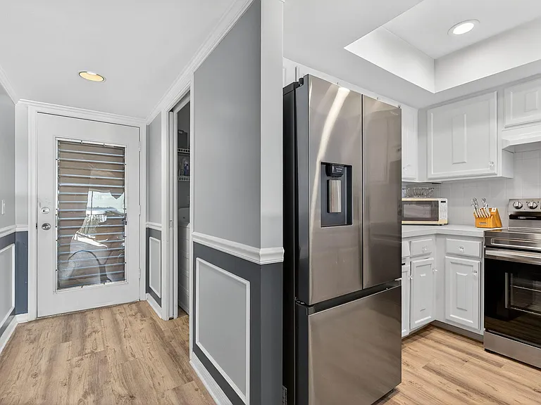 390 NE Edgewater Dr #403 — Photo 10