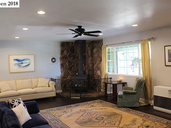 5th image of 714 Vista Ln #715