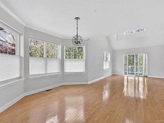 5th image of 117 Winding Ridge Road