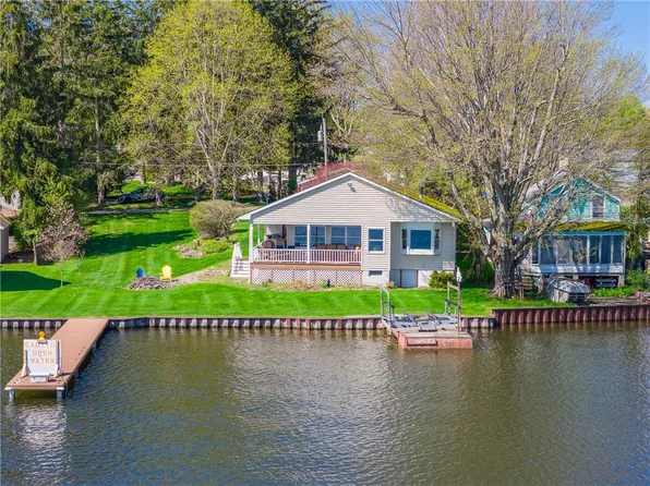 8233 S Shore Rd, Sodus Pt, NY 14555