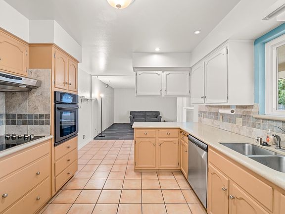 4th image of 525 E Vartikian Ave
