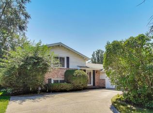 3509 Lawson Rd, Glenview, IL 60026