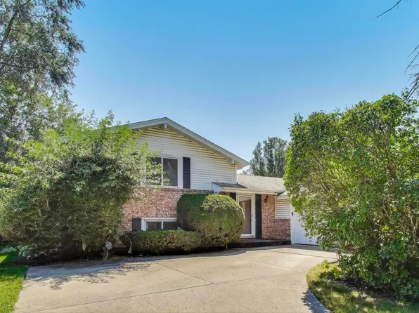 3509 Lawson Rd, Glenview, IL 60026