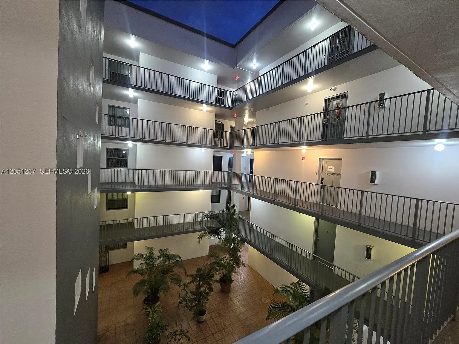 Rioplaza Condominium South — Photo 4