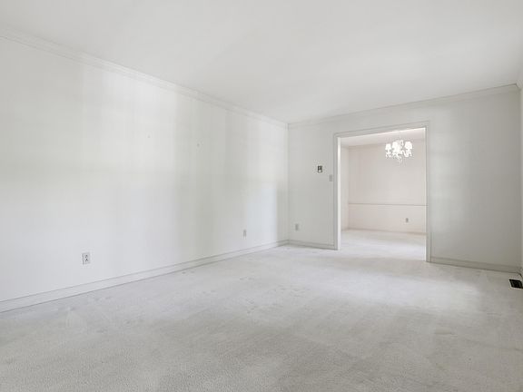 5th image of 212 Covington Rd